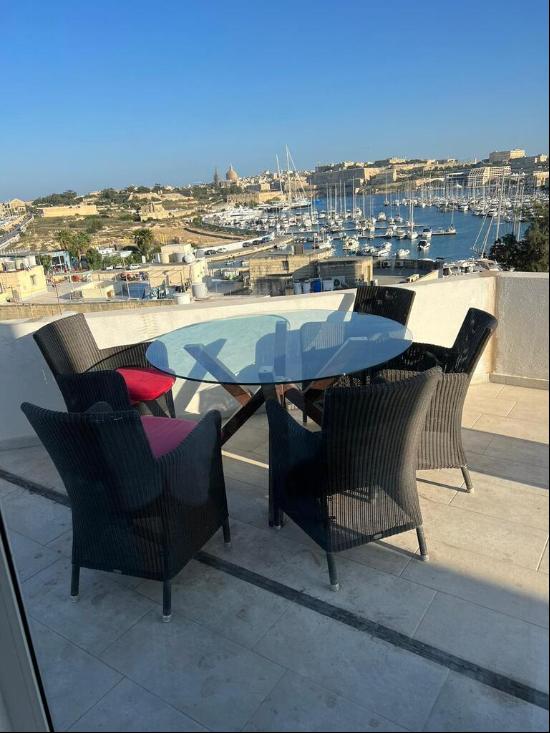 Gzira Penthouse