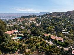 8207 Mulholland Dr