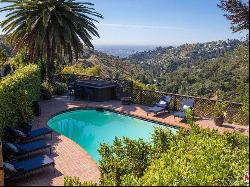 8207 Mulholland Dr