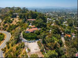 8207 Mulholland Dr