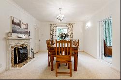 Hawthorn Hill, Warfield, Bracknell, Berkshire, RG42 6HL