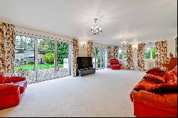 Hawthorn Hill, Warfield, Bracknell, Berkshire, RG42 6HL