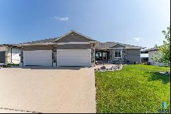 8401 E Roughlock St, Sioux Falls SD 57110