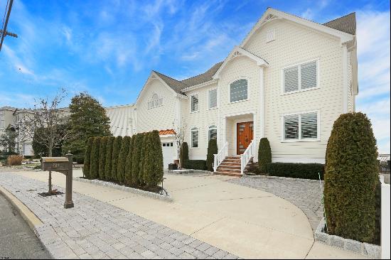 724 W Shore Dr, Brigantine NJ 08203