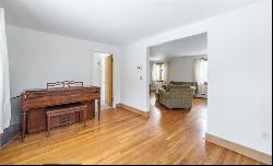 86 Butternut Cir, Concord MA 01742