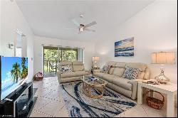 887 Gulf Pavilion Dr Unit 202, Naples FL 34108