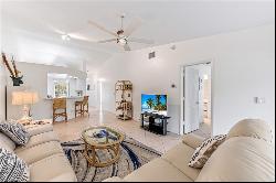 887 Gulf Pavilion Dr Unit 202, Naples FL 34108