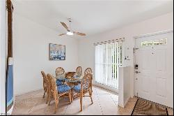 887 Gulf Pavilion Dr Unit 202, Naples FL 34108