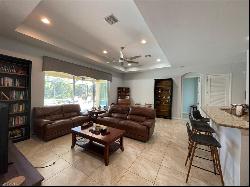 479 Saddlebrook Ln, Naples FL 34110