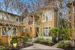 828 Madison Avenue N #4, Bainbridge Island, WA 98110