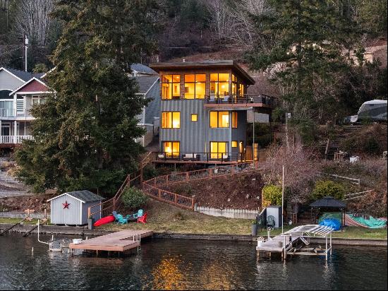 Modern Retreat on Summit Lake