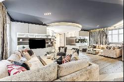 Contemporary five-bedroom apartment in Mayfair