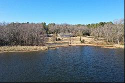 SECLUDED WATERFRONT HOME ON PRIVATE FISHING LAKE IN EAST TX!