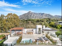 Stunning large contemporary style villa on Marbella's Golden Mile