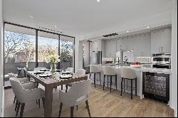 Sophisticated New-York Style Condo In Downtown Luxury High-Rise!