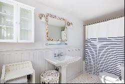 SAG HARBOR VILLAGE COTTAGE -- UNDERSTATED STYLE