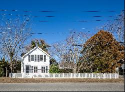 SAG HARBOR VILLAGE COTTAGE -- UNDERSTATED STYLE