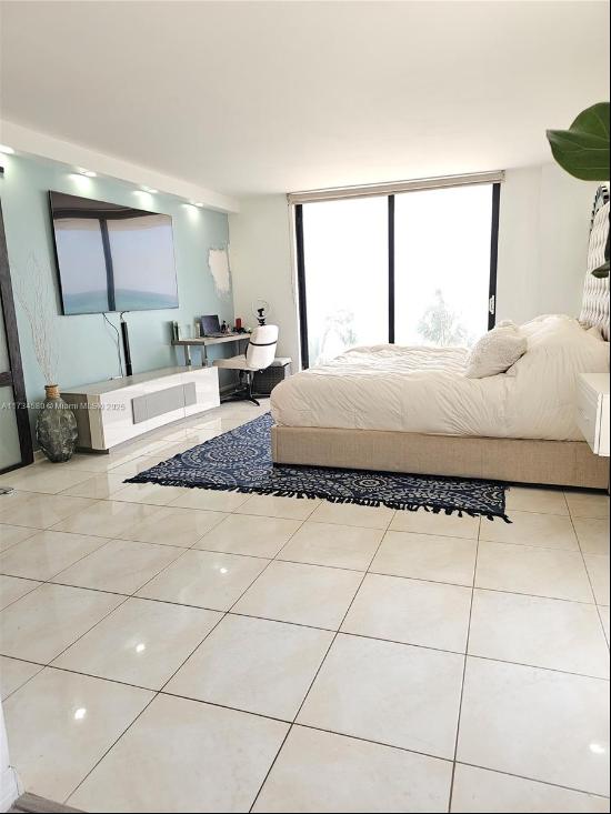 6061 Collins Ave # 5F, Miami Beach FL 33140