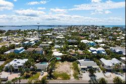 307 62nd St, Holmes Beach, FL 34217