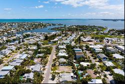 307 62nd St, Holmes Beach, FL 34217