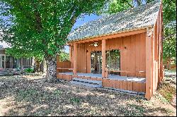 Adorable Cottage Near Lake Travis 