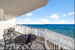 Gulf-Front Retreat With Wraparound Balcony In Heart Of Seagrove Beach