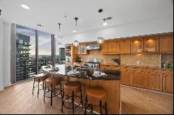 Contemporary Unit in Harbor East