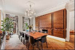 Elegant Lateral Apartment in Albert Hall Mansions