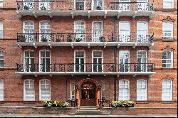 Elegant Lateral Apartment in Albert Hall Mansions