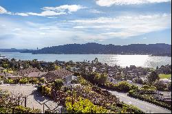 Exquisite Bayview Estate in Tiburon's Coveted Del Mar Enclave