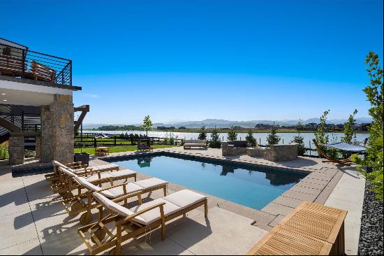 Lakefront & Mountain Views