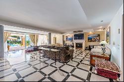 Impressive frontline beach mansion in Paraíso Barronal, West Est, Estepona 29680