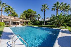 Impressive frontline beach mansion in Paraíso Barronal, West Est, Estepona 29680