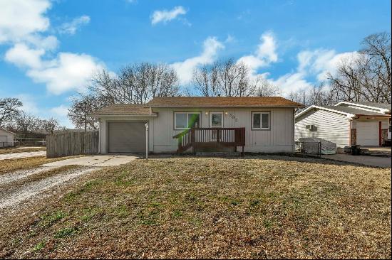 305 N Sunnyside Road, Haysville KS 67060