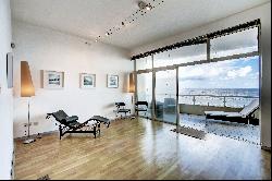 Attractive Waterfront Apartment