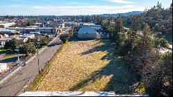 Vacant Lot in Healdsburg