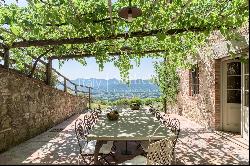 Historic stone country house with unique panorama and vineyards