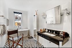 Newly refurbished townhouse with an impressive roof terrace