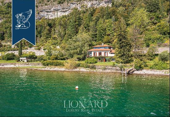 Unique property in the town of Griante for sale with a private dockyard and beach