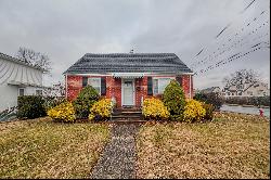 Beautifully Maintained and Renovated Cape Cod Home