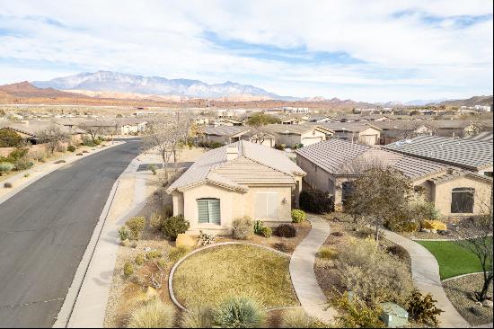 Resort Living With Mountain And Golf Course Views