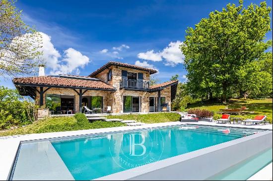 Villa Mendi - Panoramic view on the mountains and heated pool in Ascain