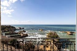 BIARRITZ, HEART OF THE TOWN, EXCEPTIONAL APARTMENT, PANORAMIC VIEW OF THE OCEAN