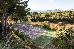 Property for sale in La Ciotat with swimming pool and tennis court with sea view