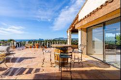 Property for sale in La Ciotat with swimming pool and tennis court with sea view