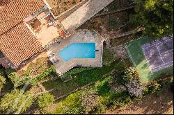 Property for sale in La Ciotat with swimming pool and tennis court with sea view