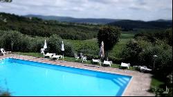 Panoramic farmhouse in a private area in Rapolano Terme, Siena 