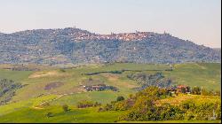 Giotto country house with loggia and garden near Montalcino, Siena