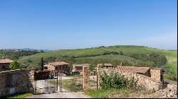 Giotto country house with loggia and garden near Montalcino, Siena