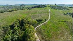 Giotto country house with loggia and garden near Montalcino, Siena